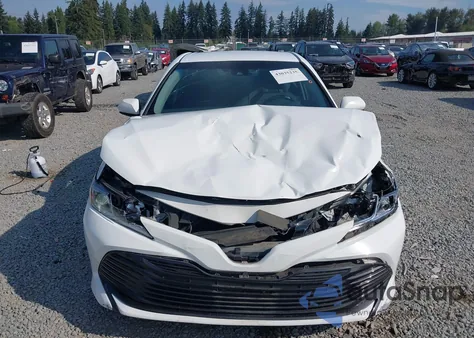 2018 Toyota Camry Le из США, поврежденный, VIN 4T1B11HK1JU057170